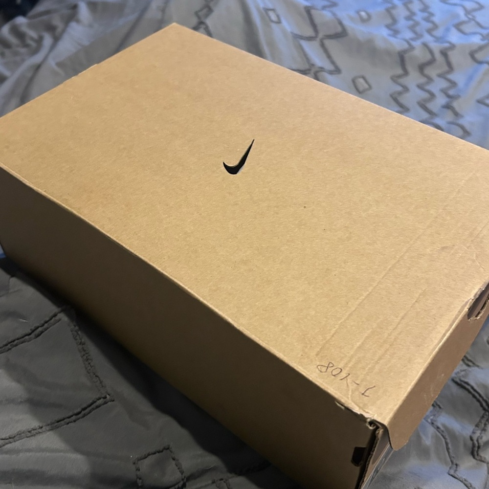 Nike Pink Sandals with Wide Straps and Flat Sole - Picture 5 of 8